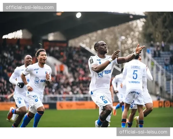 从数据看比赛：里昂客场逼平巴黎，全场仅3成控球却换回7次射门